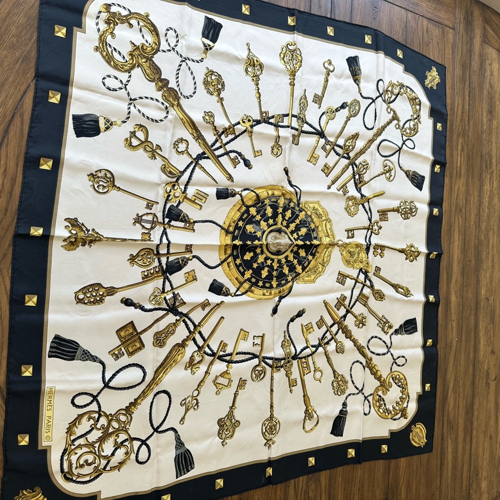 Hermès Le Cles Silk Scarf